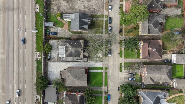 Building Photo - 1631 Castle Ct