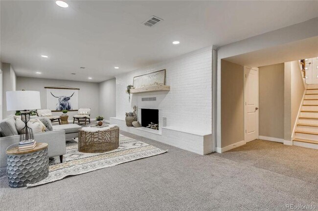 Building Photo - 6676 S Elmwood St