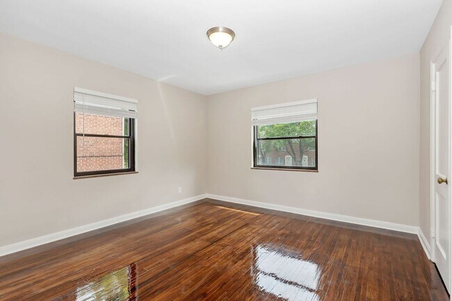 Building Photo - 640 Blenheim Rd