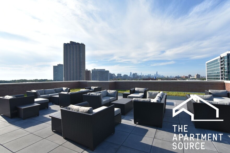 Building Photo - 3833 N Broadway