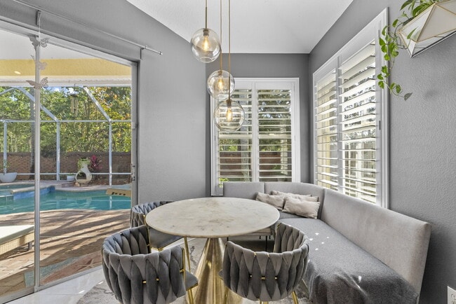 Building Photo - Beautiful 4-Bedroom Pool Home in the Heart of Westchase