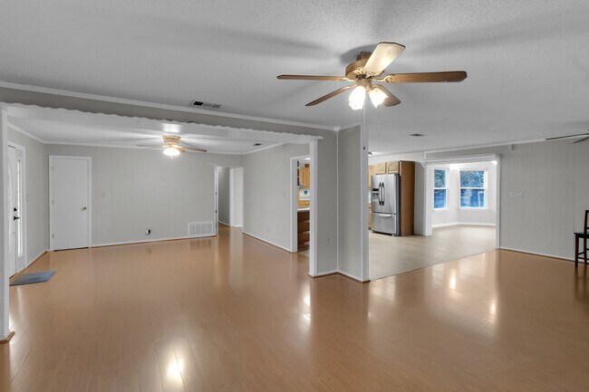 Building Photo - 300 Wildwood St