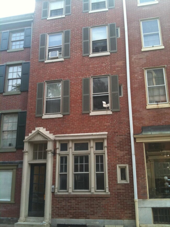 Building Photo - 1622 Pine St