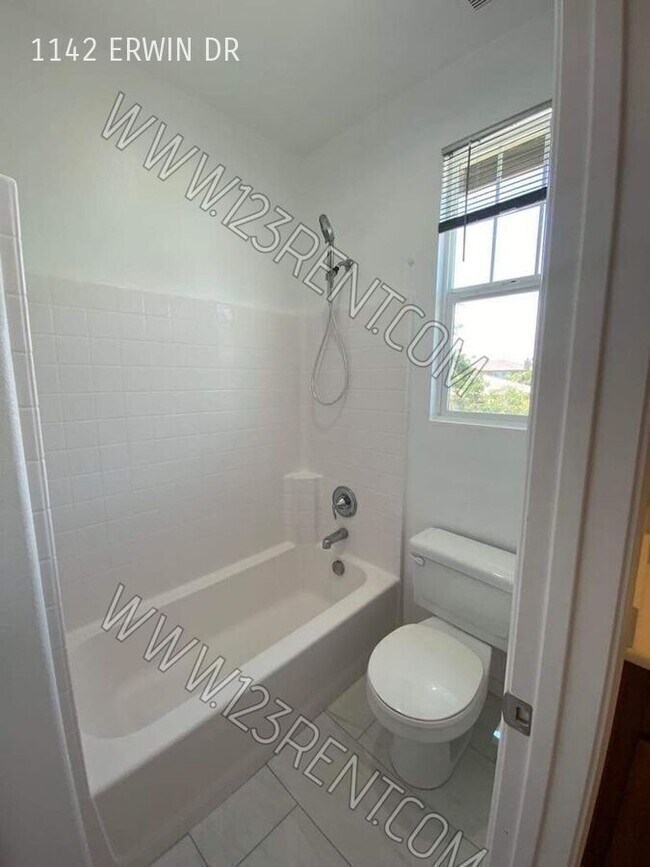 Building Photo - 1142 Erwin Dr