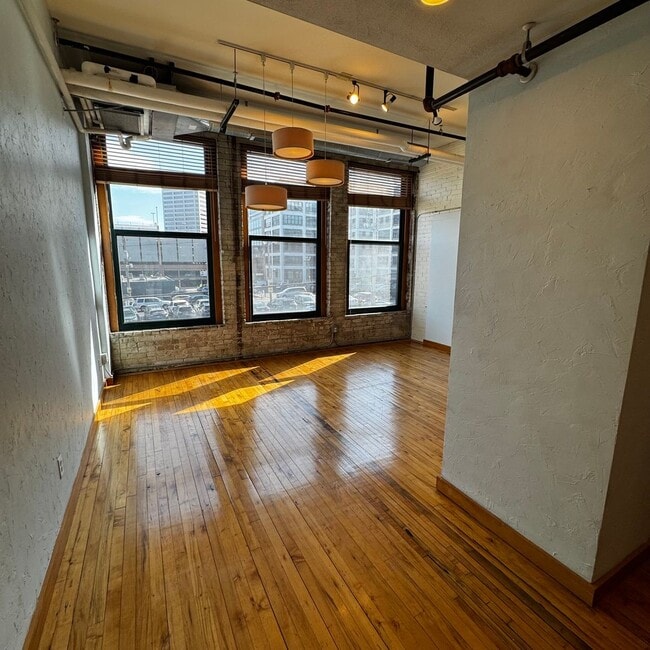 Primary Photo - Spectacular industrial style studio, 1 full bath 466 sq ft condo in desirable Downtown St Paul!
