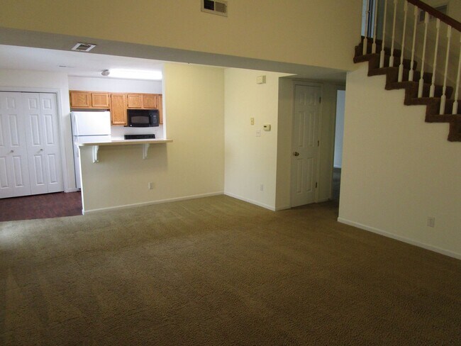 Building Photo - 5004-5006-5006 Betty Jean Way