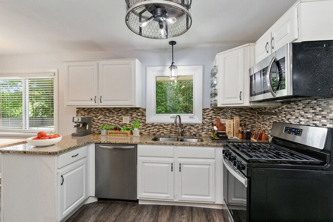 Building Photo - 1126 Tiverton Ct