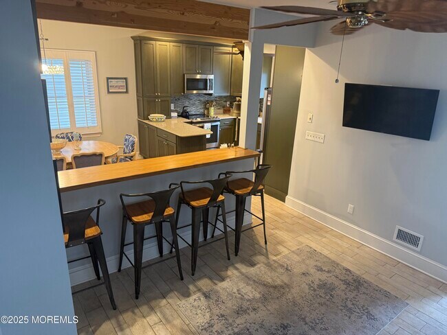 Building Photo - 128 Woodland Ave