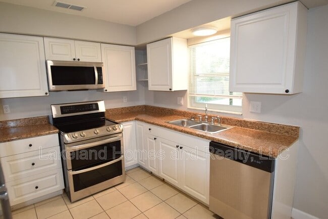 Building Photo - 909 E Bella Vista St