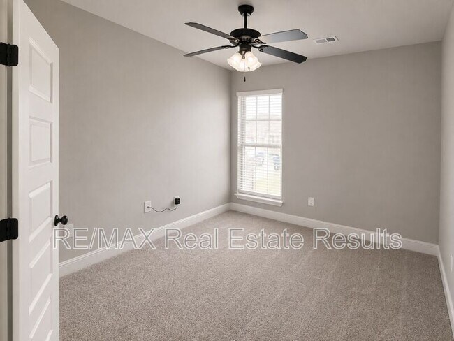 Building Photo - 511 Melrose Pl