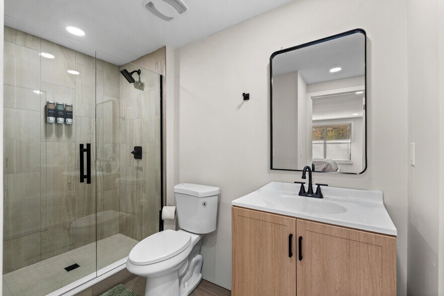 Building Photo - 41349 Heathmore Ct