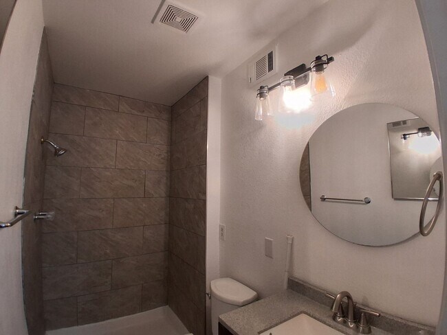 Building Photo - Thistlewood3505/3507