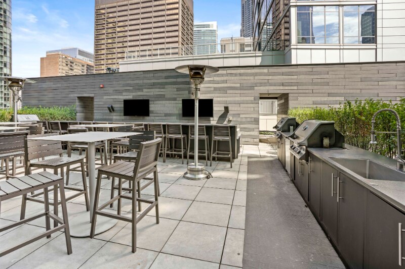 Building Photo - 383 E Ohio St