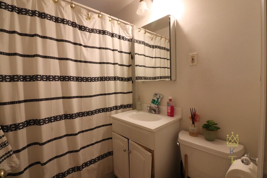 Building Photo - 50 Parkman St