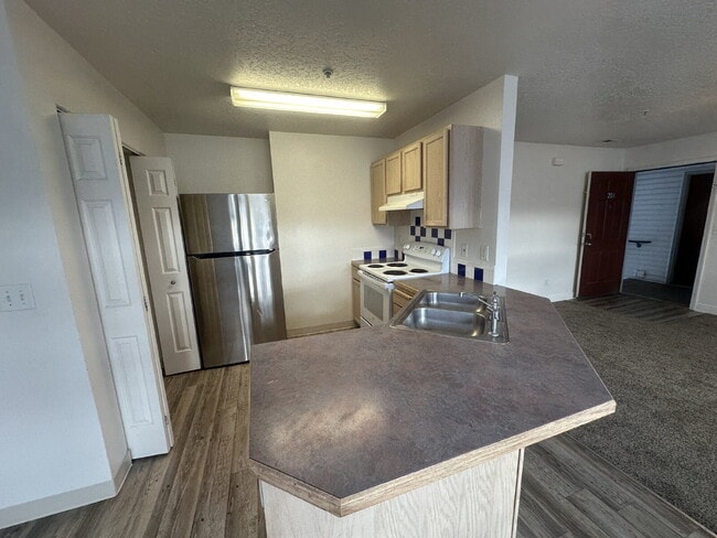 Building Photo - 108 Davis Ave