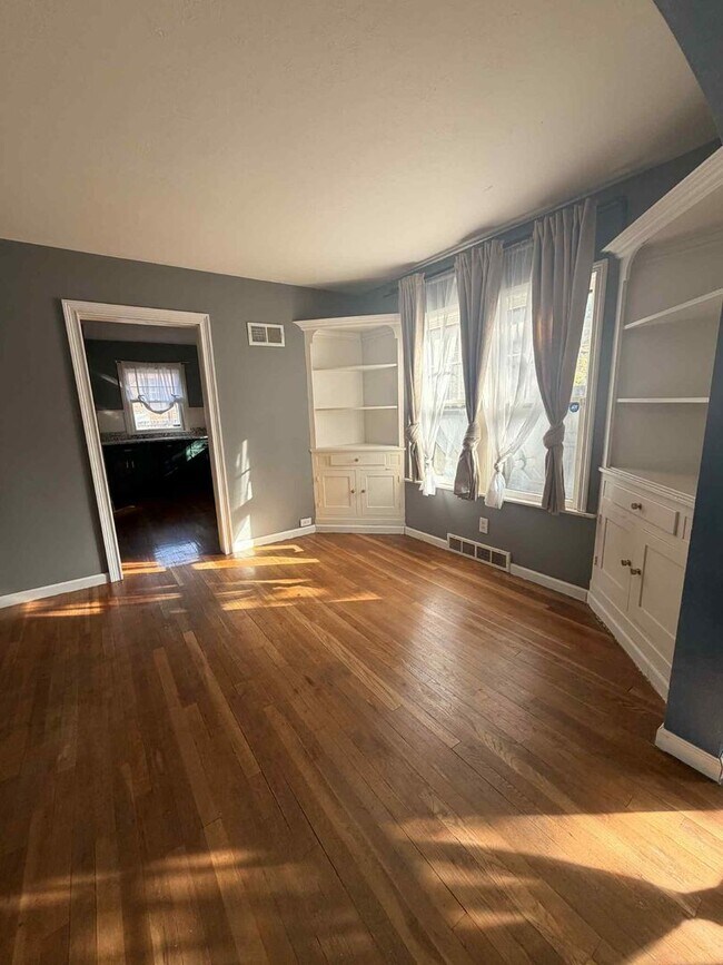 Building Photo - 411 S Jackson Ave