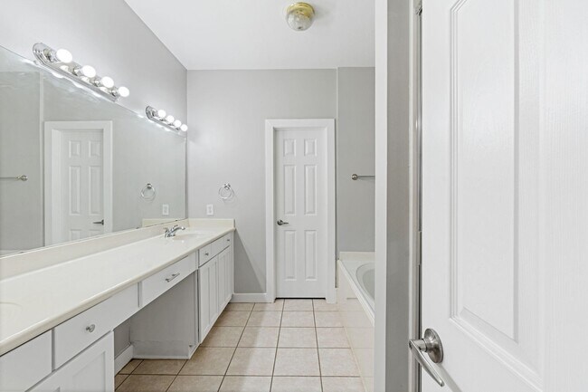 Building Photo - 16727 Sonoma Del Norte Dr