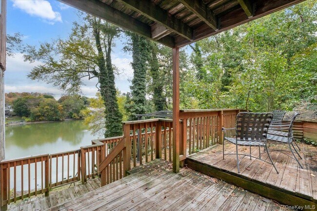 Building Photo - 333 Lake Dr