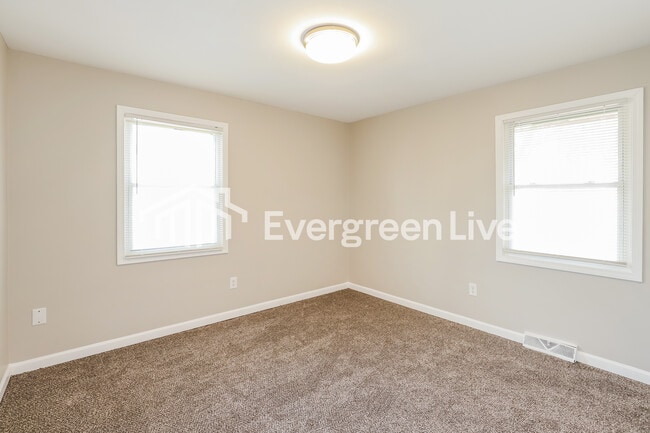 Building Photo - 4719 NW Fisk Ave