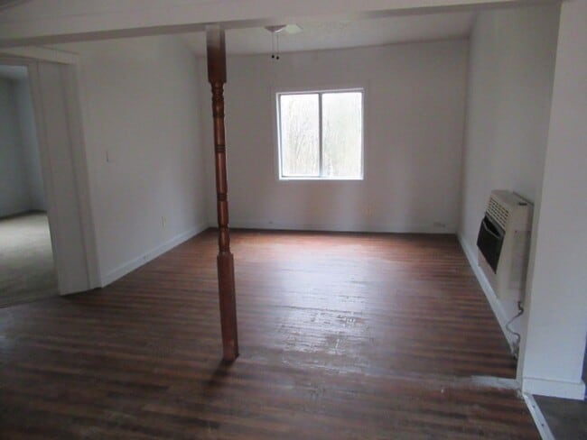 Building Photo - 27 Twin Oak Dr