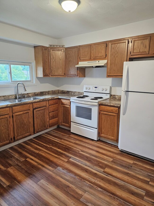 Building Photo - 2BR Remodeled House Hollidaysburg
