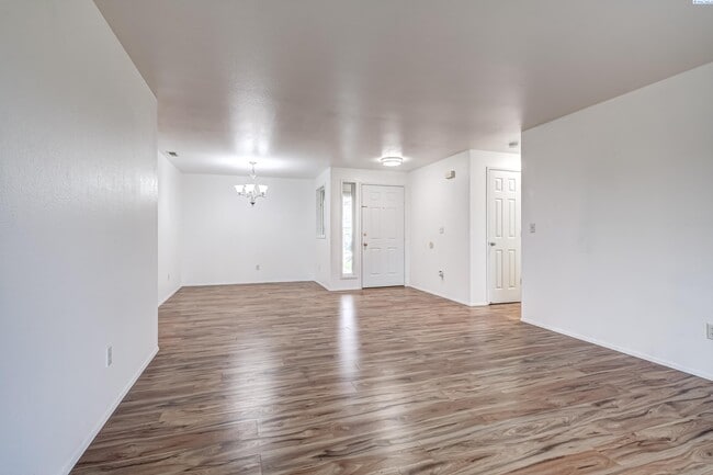 Building Photo - Nice Home, Yard care Included