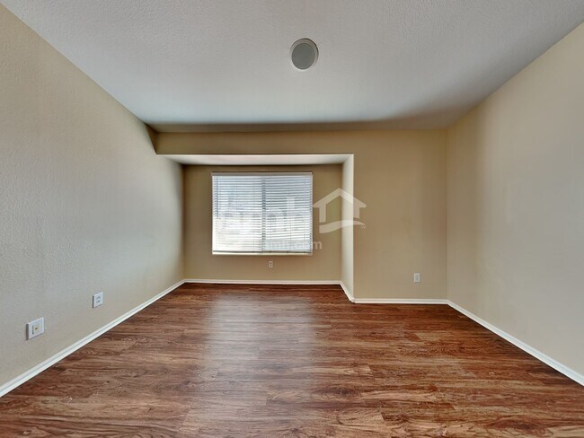Building Photo - 15789 W Diamond St
