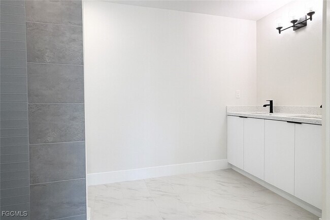 Building Photo - 3716 NE 15th Ave