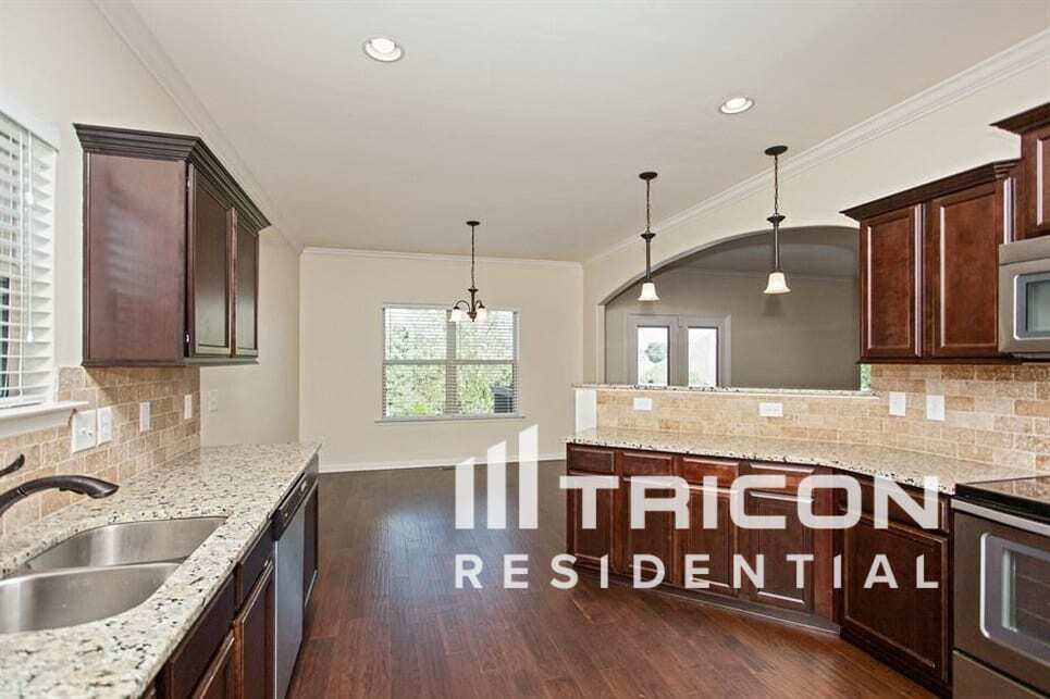 Building Photo - 5004 Geranium Dr