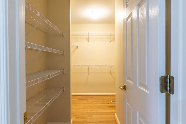 Building Photo - 158 Burnet St