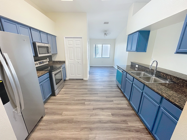 Building Photo - 12820 Longcrest Dr