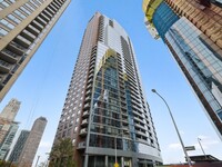 Building Photo - 450 E Waterside Dr