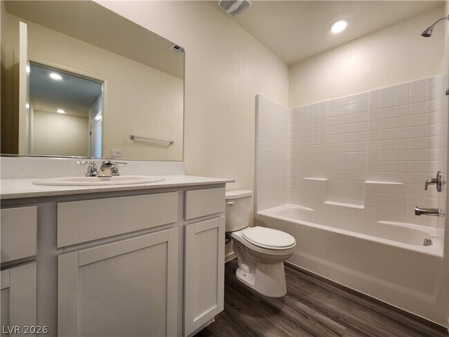 Building Photo - 6062 Lily Gdn St