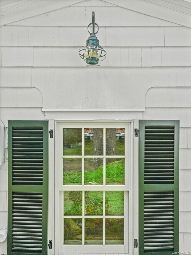 Building Photo - 8 S Bedford Rd