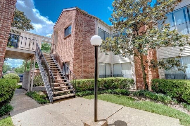 Building Photo - 10166 Oakberry St