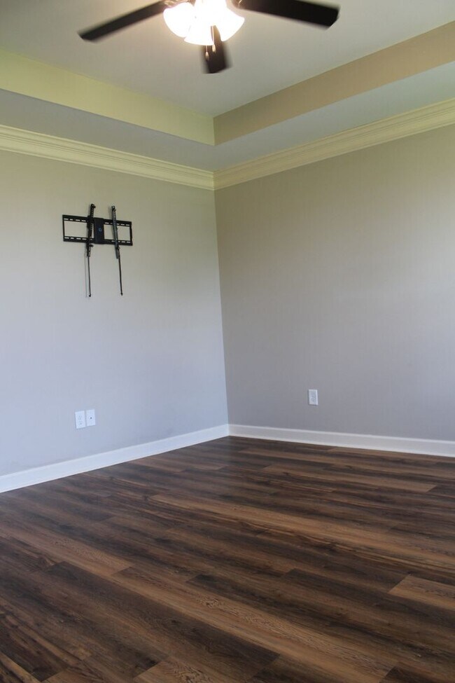Building Photo - 3 Bed/2 Bath Home - Desirable Planter's Ridge Subdivision/CBA Schools