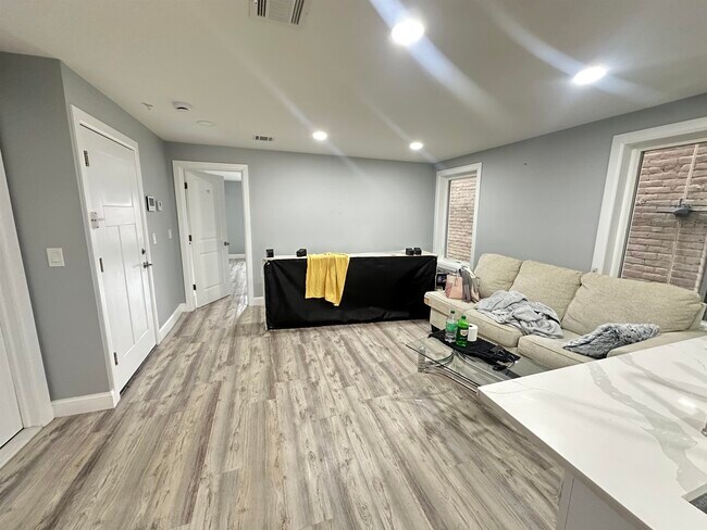 Building Photo - 514 43rd St