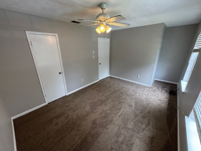 Building Photo - HALF OFF SECOND MONTH!! Beautiful 3 Bedroo...