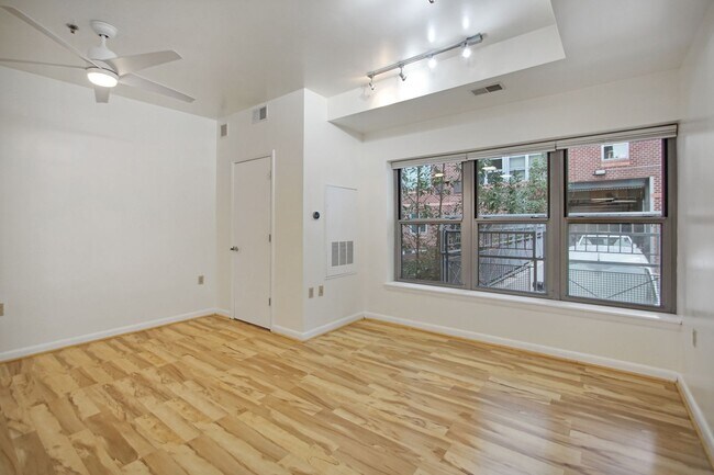 Building Photo - Logan Circle! //Professionally Managed & Recently Renovated // Studio  // Open Floor-Plan in a Mo...