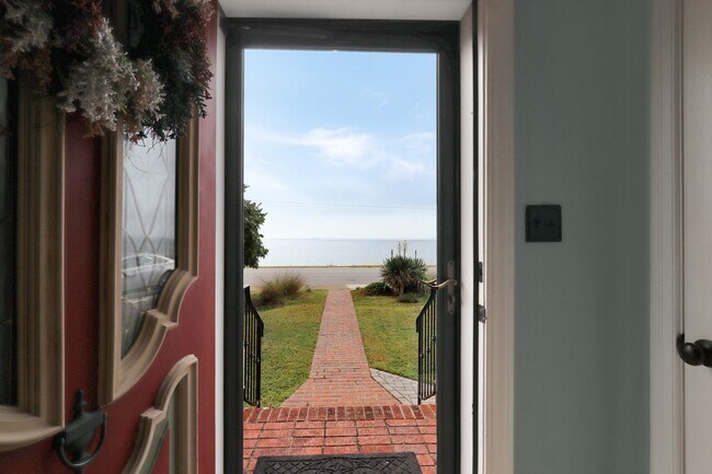 Building Photo - Beautiful Waterview Home on Chesapeake Ave. Contact Victoria Jenkins at (757) 525-7157 for more i...