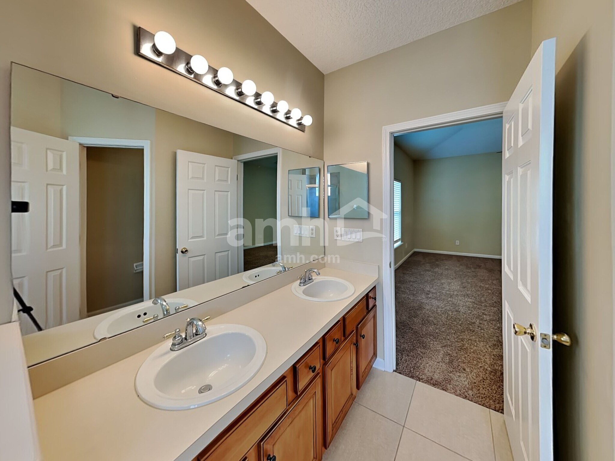 Building Photo - 625 S Tree Garden Dr