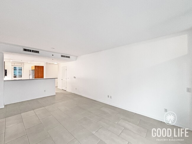 Building Photo - Stunning 1BD/1BA Condo in East Village W/ A/C, W/D, Rooftop Deck, Padres Stadium View, Community ...