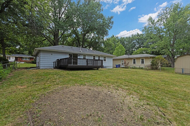 Building Photo - 622 NW Kay Dr