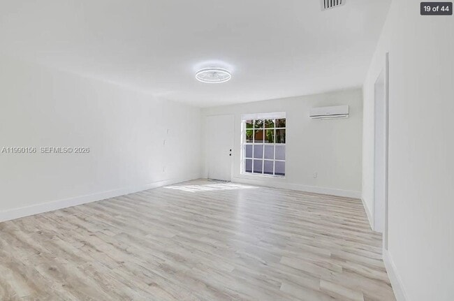 Building Photo - 865 W 72nd Pl