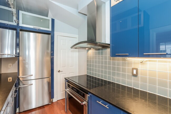 Building Photo - 2927 Cathedral Ave NW