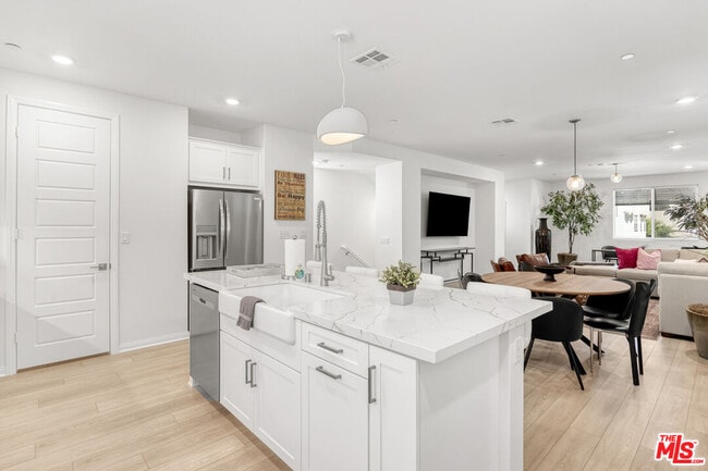 Building Photo - 768 Daniel Freeman Cir