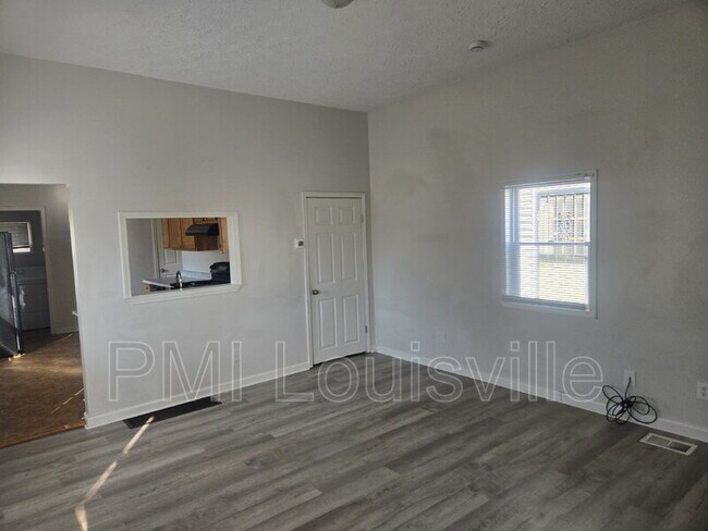 Building Photo - 616 N 28th St