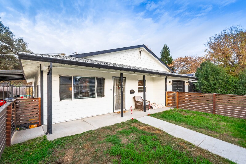 Building Photo - 2304 Michigan Blvd