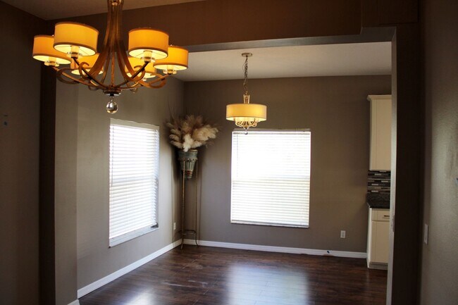 Building Photo - Spacious 4–5 Bedroom Home for Rent in Gate...