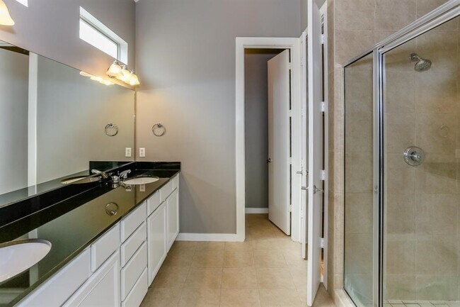 Building Photo - 4030 Center St